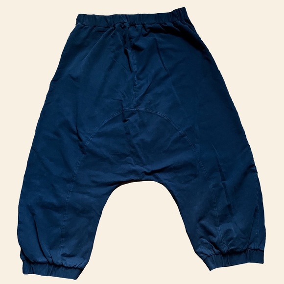 Black clock design drop crotch capri pants - Picture 3 of 3